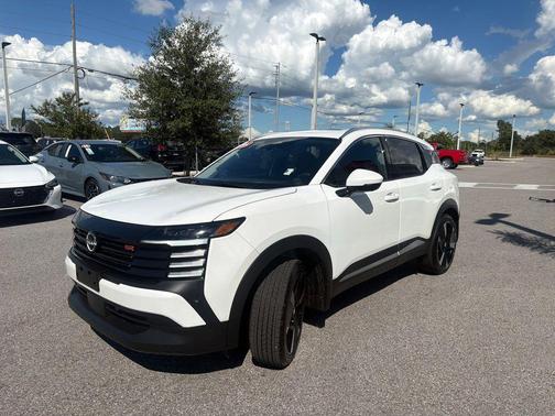 2025 Nissan Kicks SR