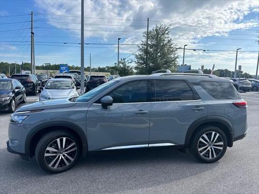 2025 Nissan Pathfinder Platinum FWD