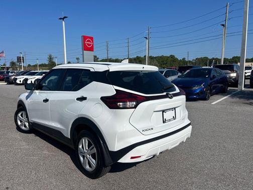 2025 Nissan Kicks S