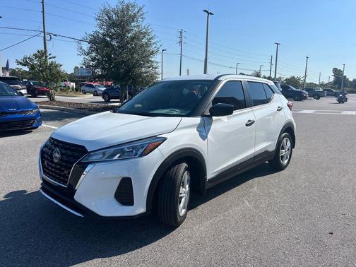 2025 Nissan Kicks S