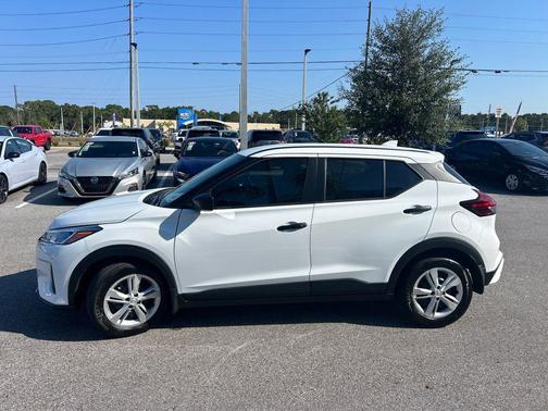 2025 Nissan Kicks S