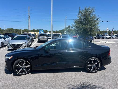 2024 Volvo S60 B5 Core Dark Theme