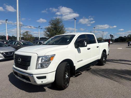 2024 Nissan Titan SV