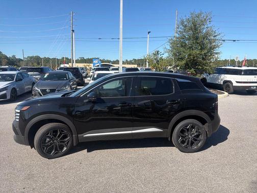 2025 Nissan Kicks SR