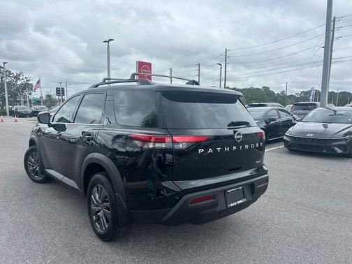 2025 Nissan Pathfinder SV FWD