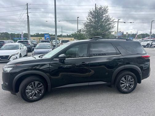 2025 Nissan Pathfinder SV FWD