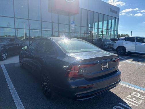 2024 Volvo S60 B5 Core Dark Theme