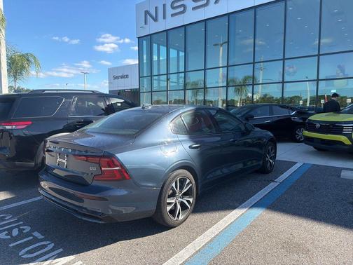 2024 Volvo S60 B5 Core Dark Theme