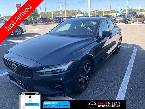 2024 Volvo S60 B5 Core Dark Theme