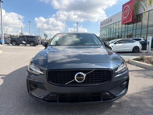 2024 Volvo S60 B5 Core Dark Theme