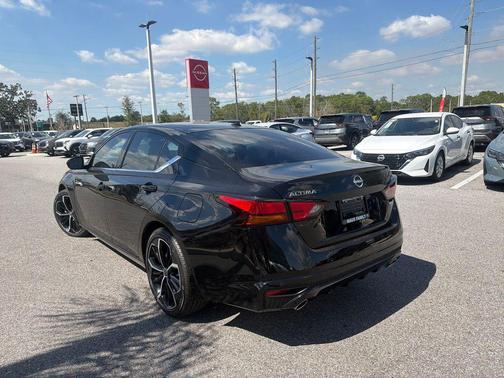 2025 Nissan Altima SR FWD