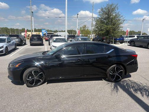 2025 Nissan Altima SR FWD