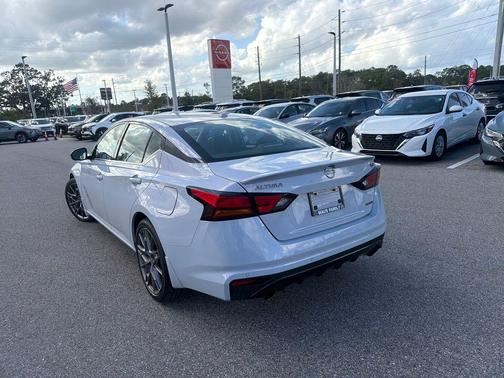 2024 Nissan Altima SR VC-Turbo FWD
