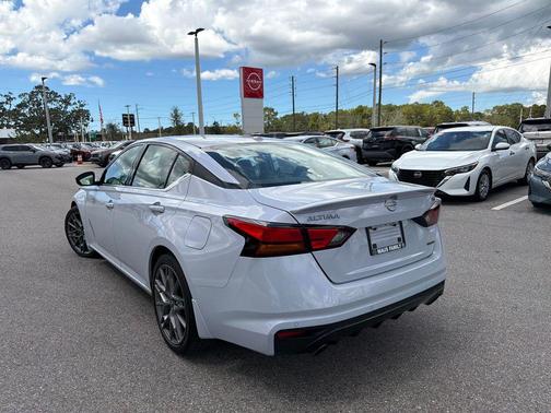 2024 Nissan Altima SR VC-Turbo FWD