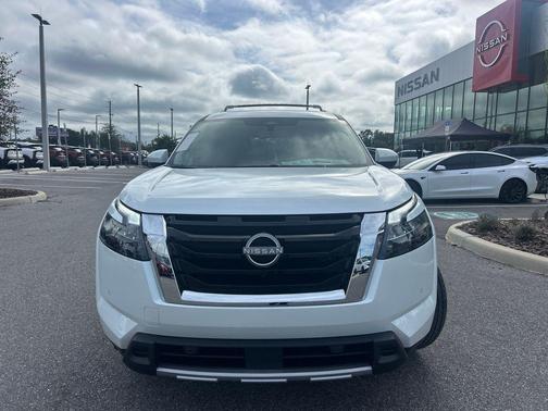 2025 Nissan Pathfinder Platinum FWD