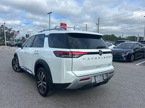2025 Nissan Pathfinder Platinum FWD