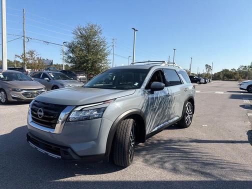 2024 Nissan Pathfinder Platinum 4WD