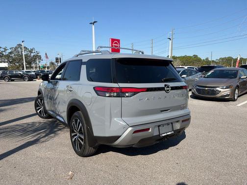2024 Nissan Pathfinder Platinum 4WD