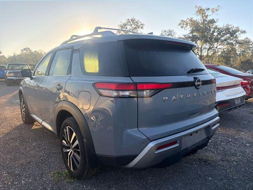2024 Nissan Pathfinder Platinum 4WD