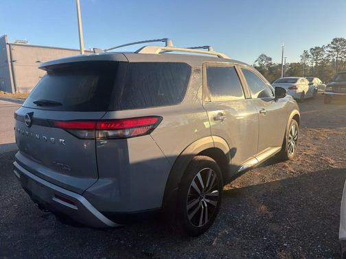 2024 Nissan Pathfinder Platinum 4WD