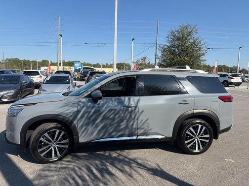 2024 Nissan Pathfinder Platinum 4WD