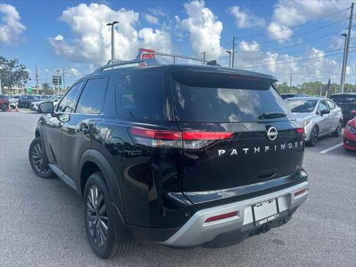 2025 Nissan Pathfinder SL FWD