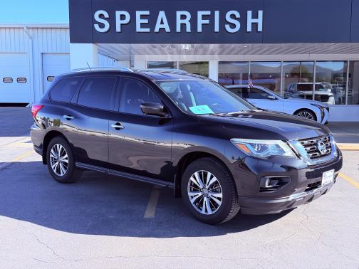 Magnetic Black Metallic 2017 Nissan Pathfinder SL
