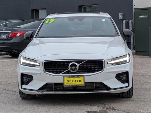 2019 Volvo S60 T5 R-Design