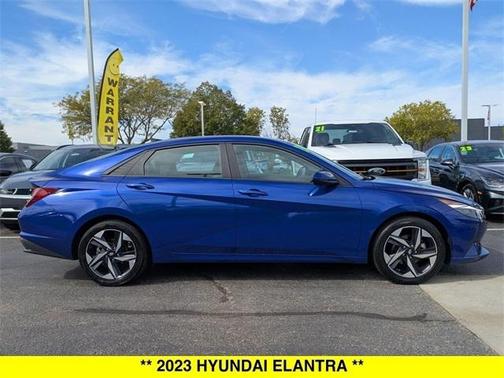 2023 Hyundai ELANTRA SEL