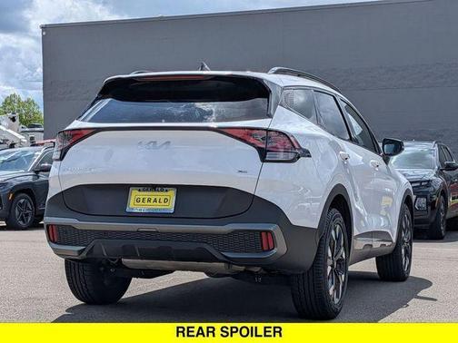 Glacial White Pearl 2023 Kia Sportage X-Line