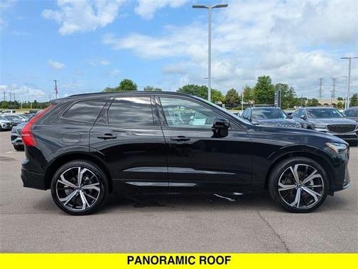2023 Volvo XC60 B5 Ultimate Dark Theme
