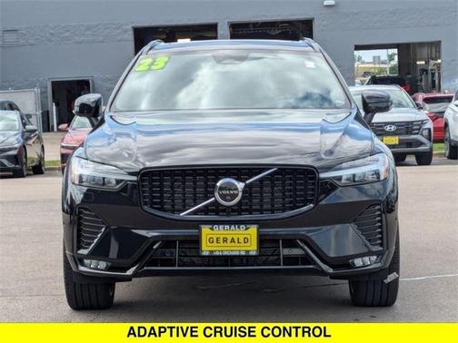 2023 Volvo XC60 B5 Ultimate Dark Theme