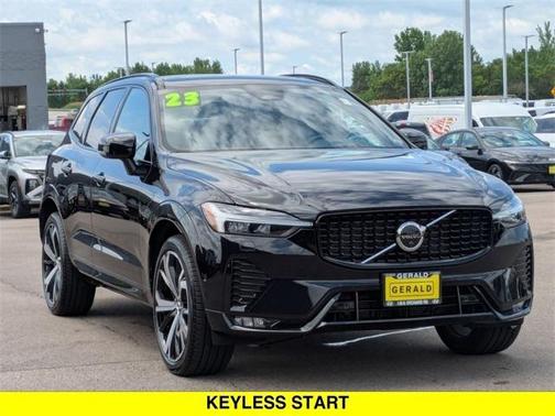 2023 Volvo XC60 B5 Ultimate Dark Theme