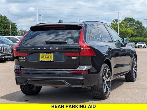 2023 Volvo XC60 B5 Ultimate Dark Theme