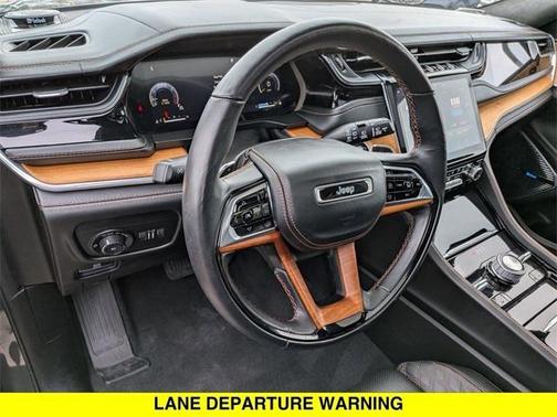 2022 Jeep Grand Cherokee Summit