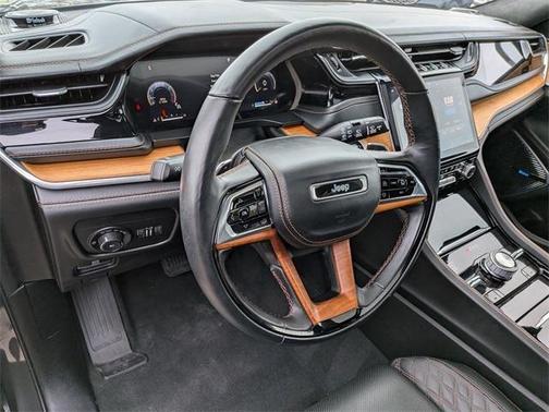 2022 Jeep Grand Cherokee Summit