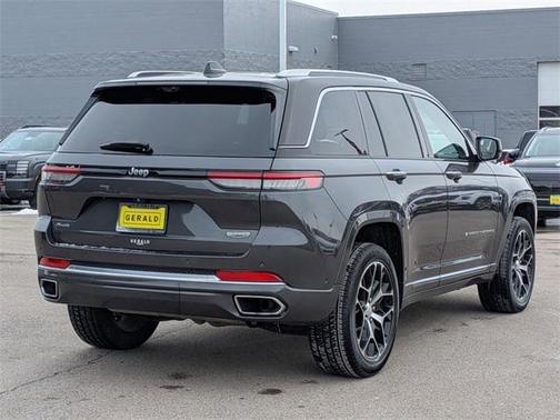 2022 Jeep Grand Cherokee Summit