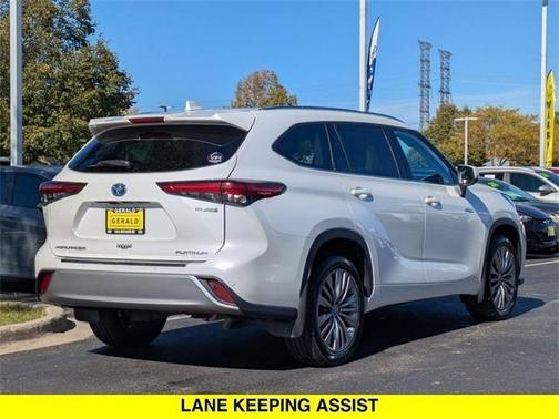 2021 Toyota Highlander Hybrid Platinum
