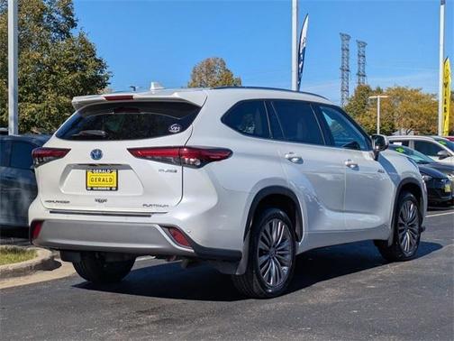 2021 Toyota Highlander Hybrid Platinum