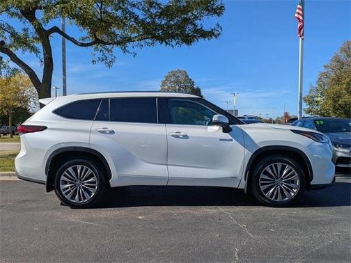 2021 Toyota Highlander Hybrid Platinum