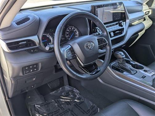 2021 Toyota Highlander Hybrid Platinum