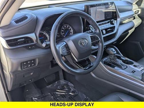 2021 Toyota Highlander Hybrid Platinum