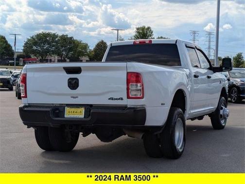 2024 RAM 3500 Tradesman Crew Cab 4x4 8' Box
