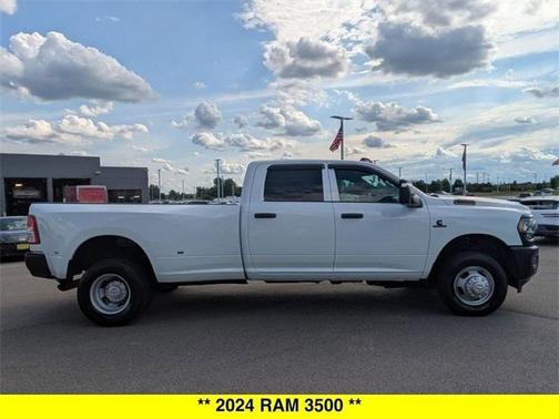 2024 RAM 3500 Tradesman Crew Cab 4x4 8' Box