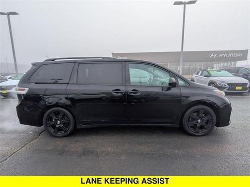 2020 Toyota Sienna SE