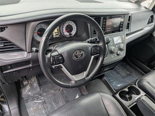 2020 Toyota Sienna SE