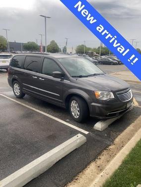 2016 Chrysler Town & Country Touring