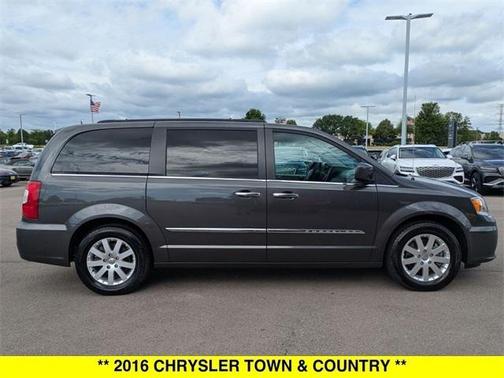 2016 Chrysler Town & Country Touring