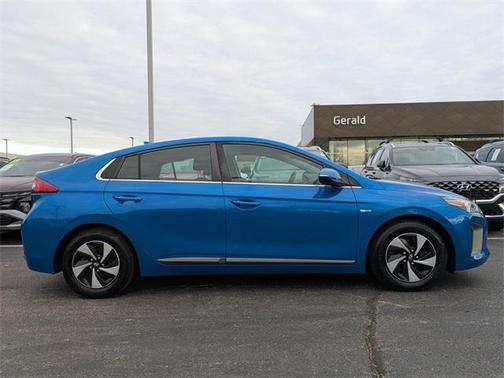 2017 Hyundai IONIQ Hybrid SEL