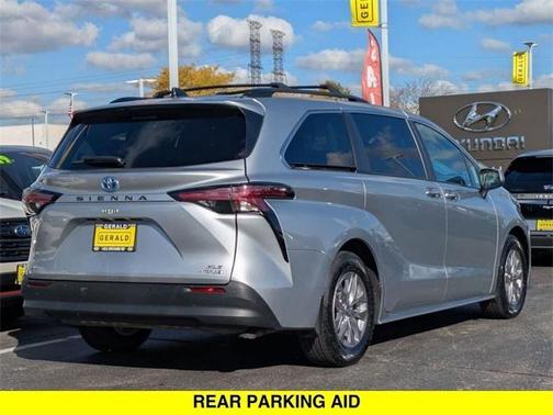 2022 Toyota Sienna XLE